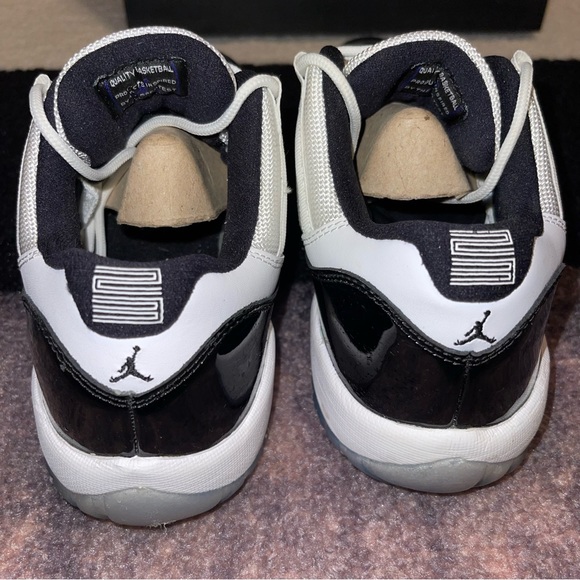 🍇 6.5 GS Air Jordan Retro 11 Low White/Black/Concord - Picture 4 of 9